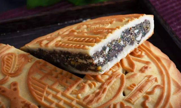 Three distinctive mooncake varieties in China