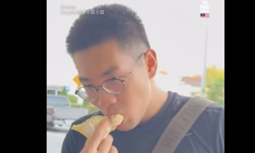 Family devours 5.5 kg of durian after airport ban
