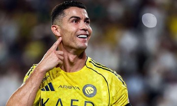 Ronaldo scores brace in front of fiancee
