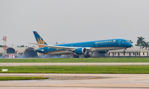 Vietnam Airlines seeks 30 wide-body aircraft in potential $10 billion deal