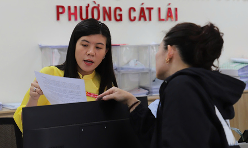 Ho Chi Minh City wards struggle with 'too many staff, not enough specialists'
