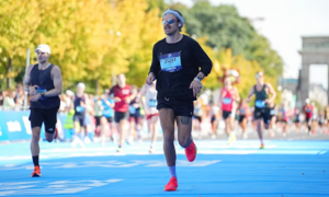 Harry Styles runs sub-3-hour Berlin Marathon