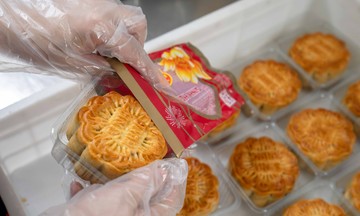 60-year-old bakery busy for Mid-Autumn Festival