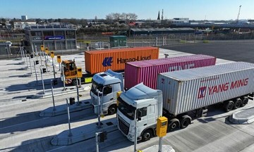 DP World launches low-carbon truck program in the UK
