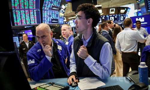 US stocks continue to climb