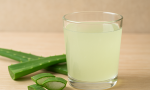 5 natural drinks to soothe an upset stomach