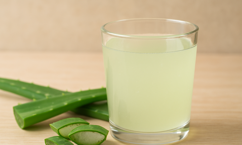 5 natural drinks to soothe an upset stomach
