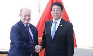 Vietnam-US relations a shining example, says president