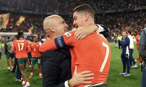 Portugal coach robbed of over $1 million