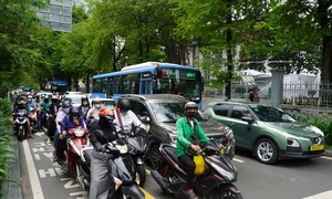 Chevron markings at Ho Chi Minh City intersections prove ineffective