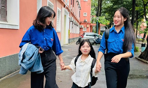 Orphaned petite woman earns IT degree