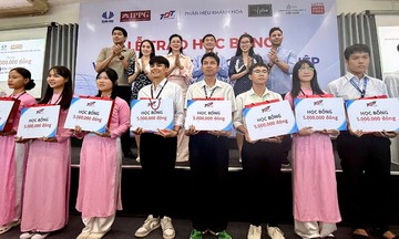 Johnathan Hanh Nguyen awards scholarships to 200 students in need