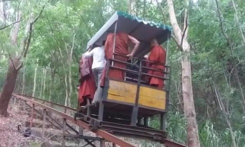 Cable car plunges down mountainside, killing 7 monks