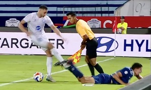 Nam Dinh forward sent off for violent conduct in Southeast Asian Club Cup