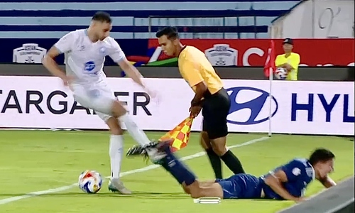 Nam Dinh forward sent off for violent conduct in Southeast Asian Club Cup