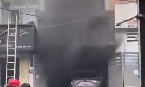 Six rescued from house fire in Ho Chi Minh City