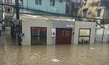 Hanoi coffee shops repeatedly hit by storms