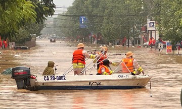 Residents offer shelter amidst floods