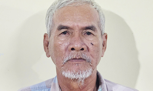 Elderly man sexually assaults young girl then flees