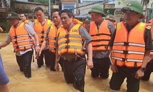 Prime Minister inspects flood-hit Thai Nguyen