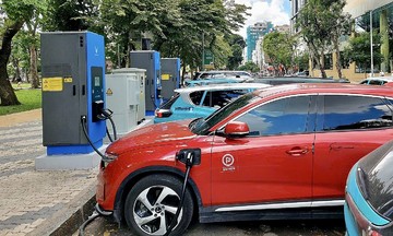 Ho Chi Minh City allows Vingroup to install electric charging stations at paid street parking spots