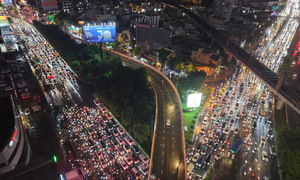 Traffic jams for many kilometers in flooded Ho Chi Minh City