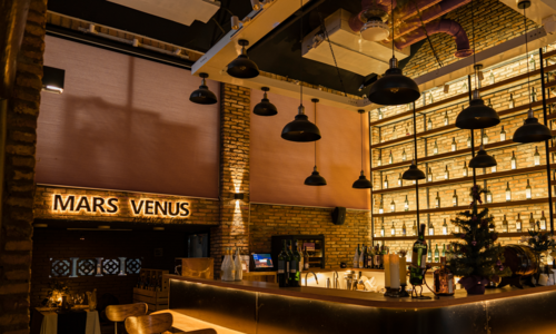 Romantic dating experiences at Mars Venus