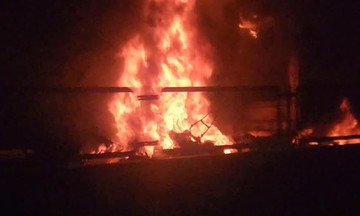 Container truck engulfed in flames on Vinh Hao - Phan Thiet expressway