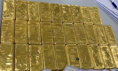 Male student sells 30 taels of family gold, transfers money to fake police