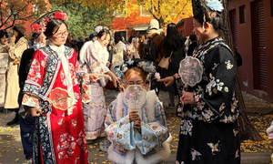 Vietnamese tourist recounts '10 princesses per square meter' photo experience at Forbidden City