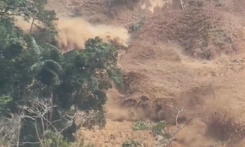 Landslide like a waterfall, three people feared buried