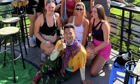 H'Mong youth transforms life by driving foreign tourists