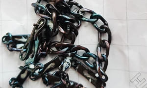 Should 'dánh cảm' be used with chicken eggs, silver chains, or coins?