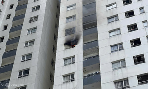 Fire on the 12th floor of an apartment building in TP HCM