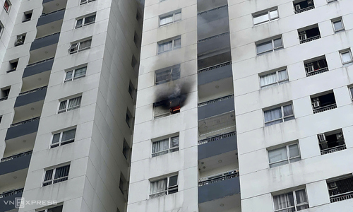 Fire on the 12th floor of an apartment building in TP HCM