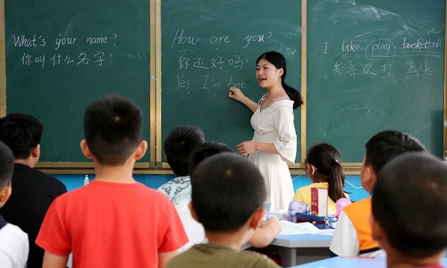 How countries pay teachers