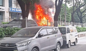 Car fire in Ho Chi Minh City apartment complex