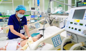 two-year-old boy suffers severe respiratory failure after accidentally drinking lamp oil