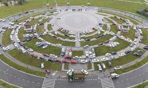 Hue residents move cars, motorbikes to avoid floods