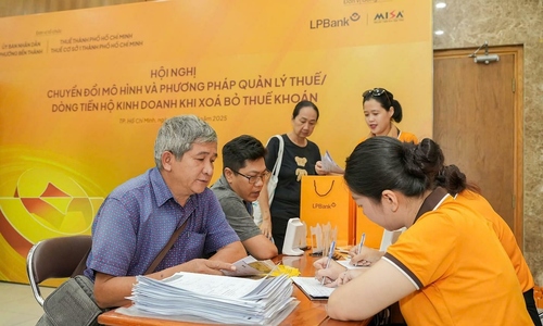 LPBank launches solutions to help business households transition to new tax system