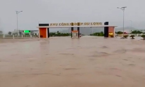 6,000 workers suspended due to deep flooding at industrial park