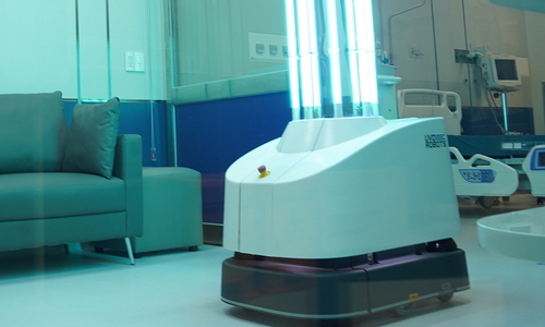 Cho Ray hospital uses robots for operating room disinfection