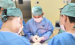 Ao dai entangled in wheel, female student falls with traumatic brain injury