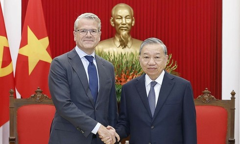 Maersk seeks to invest in large container port in Vietnam