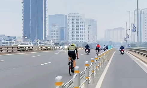 Threatened while filming a group cycling in the car lane