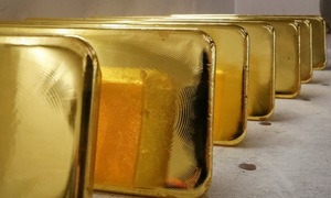 Global gold prices fall for three consecutive sessions