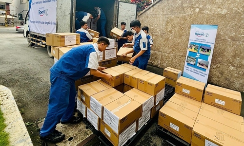 Rohto-Mentholatum Vietnam supports recovery efforts after storms and floods