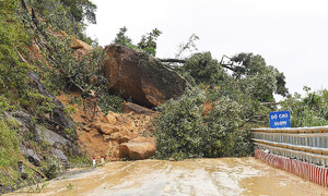 Plan to blast hundreds of tons of rock obstructing Khanh Le Pass
