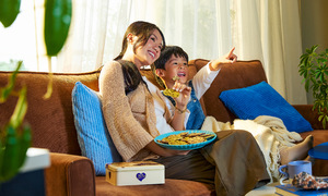 Why many Vietnamese give sun guzto cakes to international friends