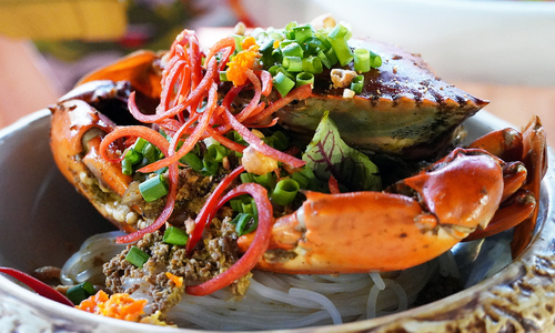 Over 100 dishes made from ca mau crab served to visitors